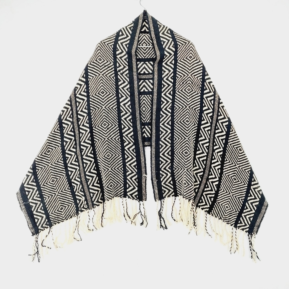 NYC Underground Black White Weaved Acrylic Shawl Poncho Style Cozy Top P2848